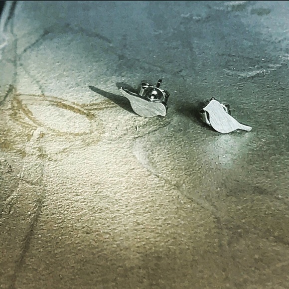 Sterling Silver Bird studs minimalist earrings - Picture 2 of 8